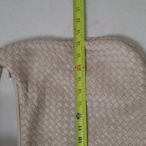 Urban Expressions Elegant Cream Woven Women's Shoulder Bag - Picture 11 of 12